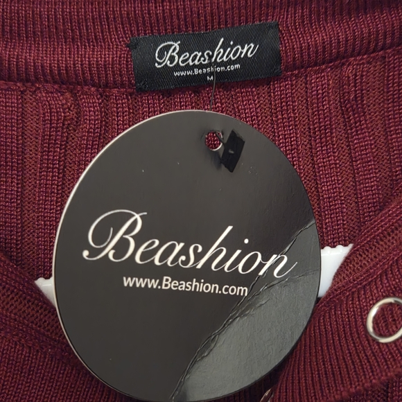 Elegant Burgundy Knit Dress with Feather Cuffs - Picture 5 of 5